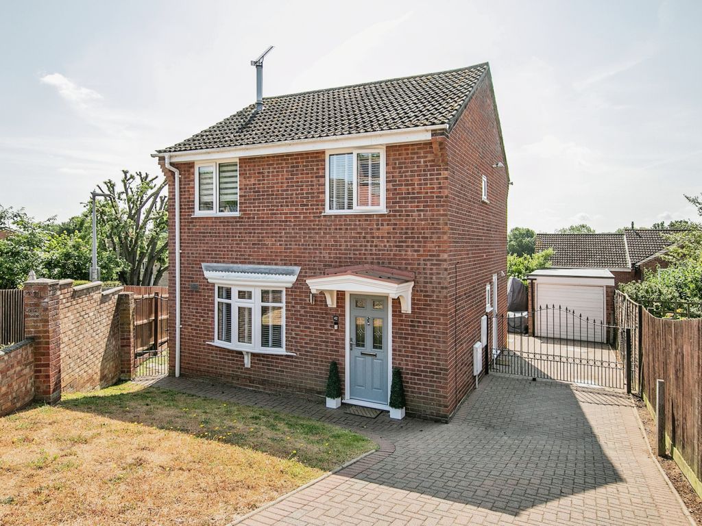 3 bed detached house for sale in Prittlewell Close, Ipswich IP2 Zoopla