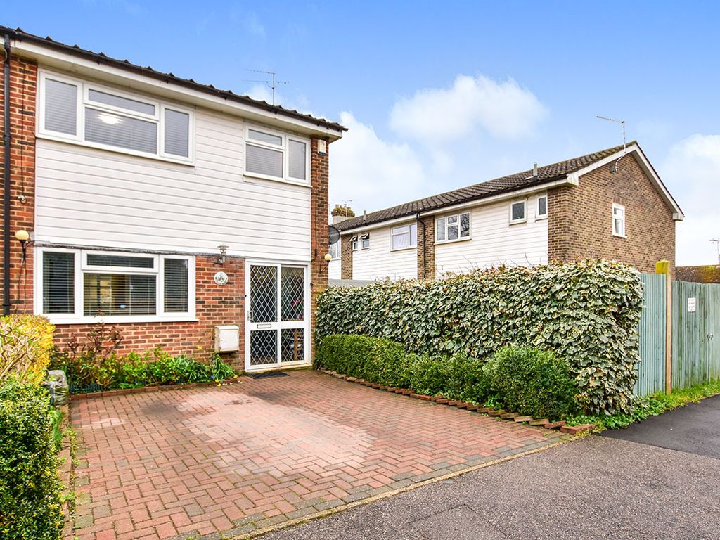 3 bed end terrace house for sale in Mill Walk, Maidstone, Kent ME16, £