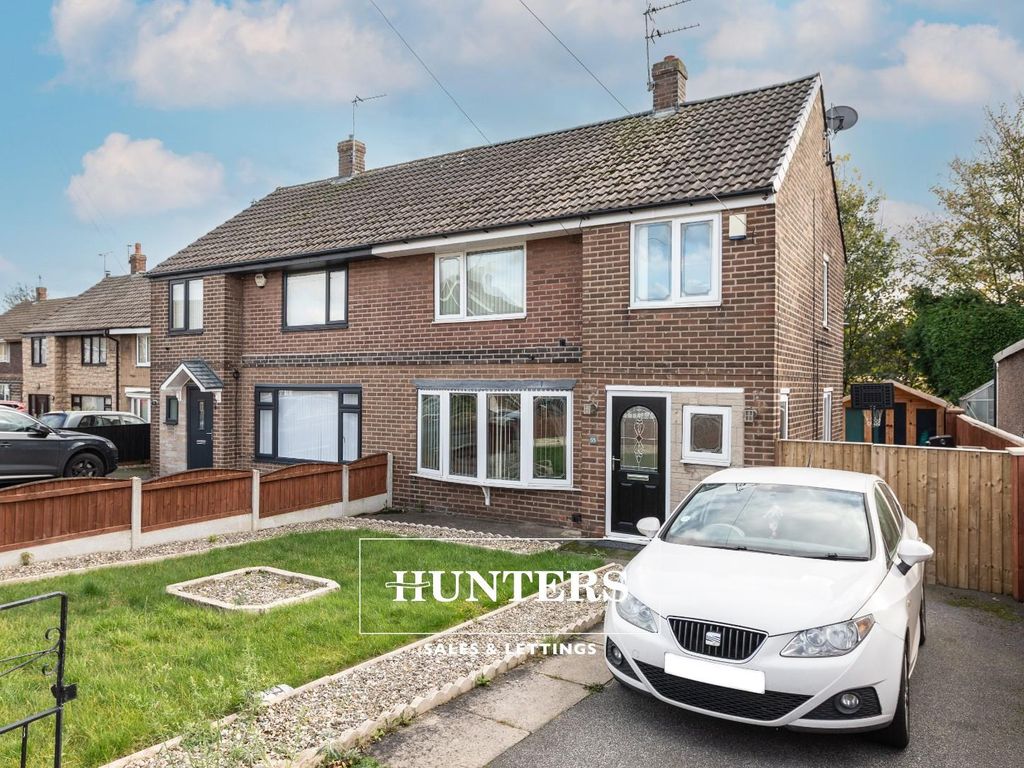 3 bed property for sale in Cleveland Avenue, Knottingley WF11, £220,000