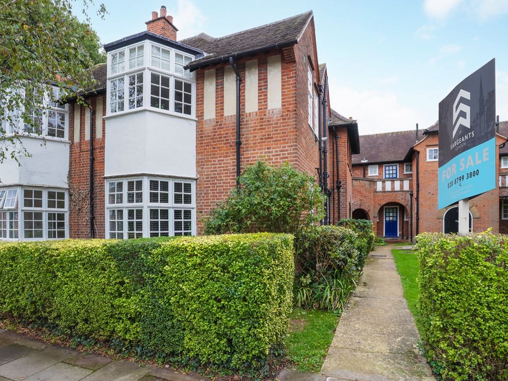 Holyoake Walk, Ealing W5