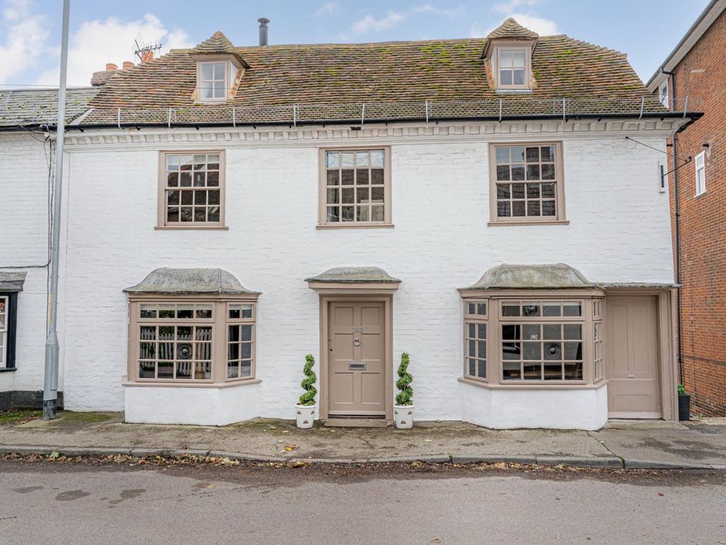 4 bed end terrace house for sale in The Street, BoughtonUnderBlean