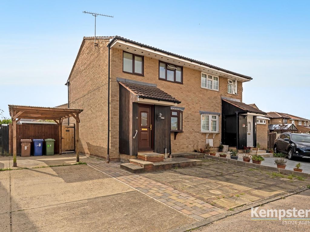 3 bed semidetached house for sale in Sundew Court, Little Thurrock