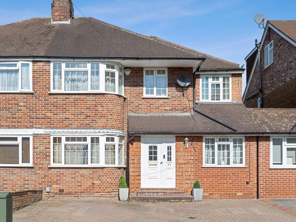 4 bed property for sale in Du Cros Drive, Stanmore HA7, £855,000 Zoopla