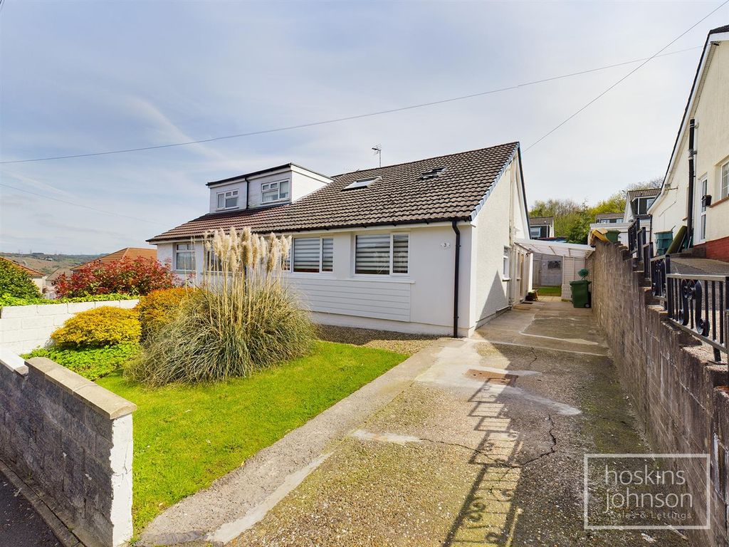 3 bed semidetached house for sale in Conway Close, Glyncoch