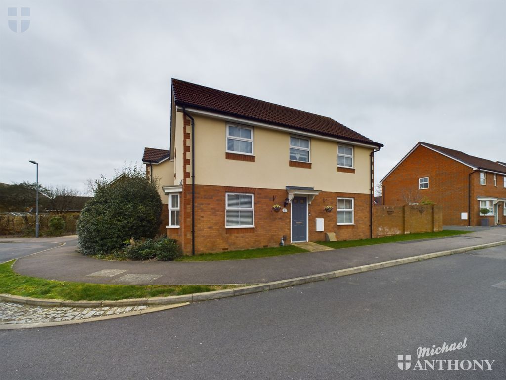 4 bed detached house for sale in Wiseman Close, Aylesbury HP21, £535,000 Zoopla