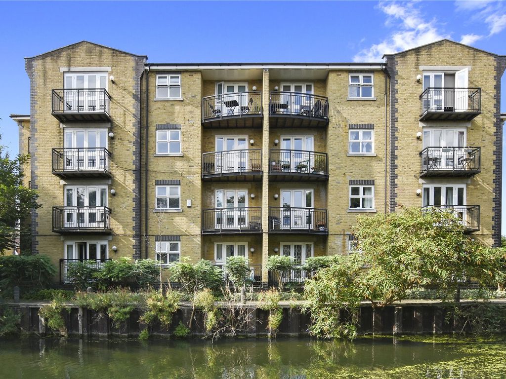 2 bed flat to rent in Twig Folly Close, Bethnal Green, London E2, £