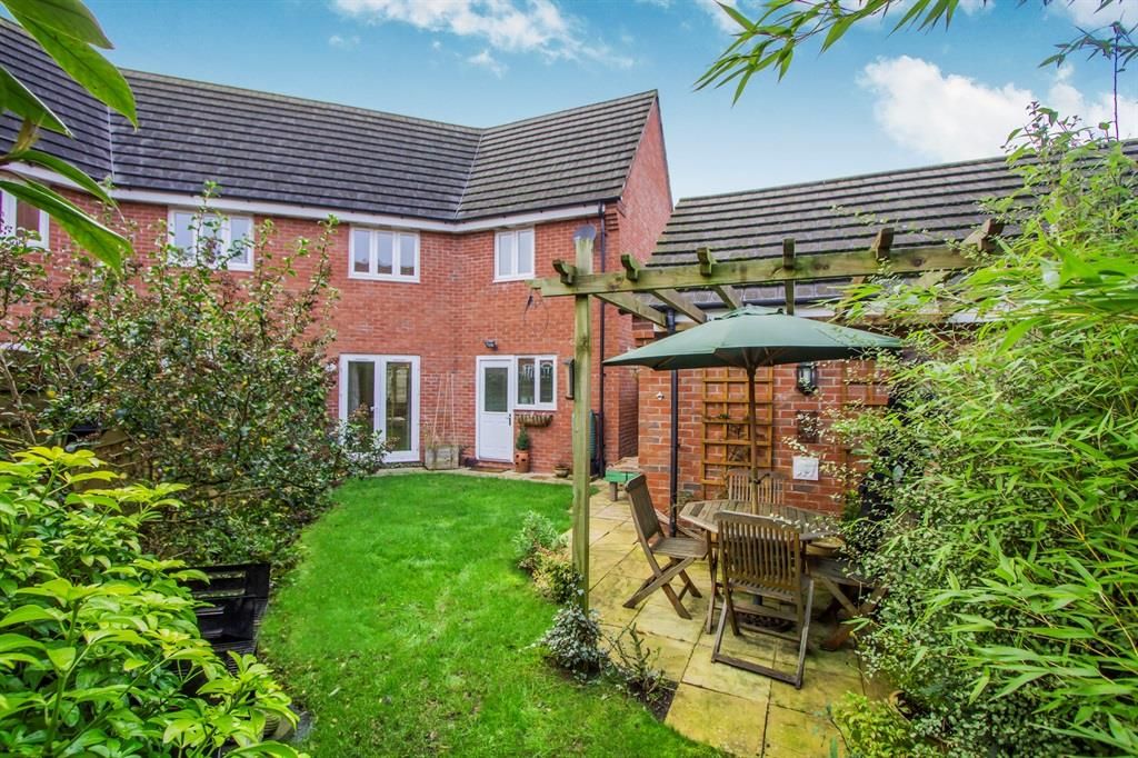 3 bed semidetached house to rent in Brindley Close, Stoney Stanton