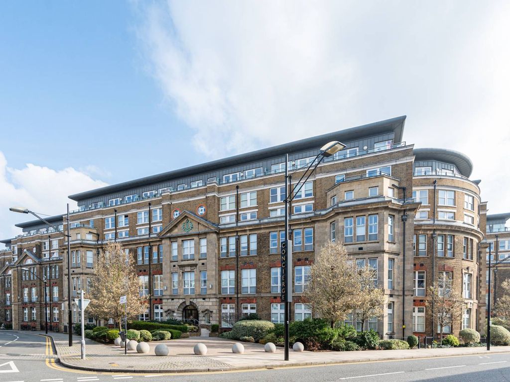 2 bed flat for sale in Cadogan Road, Woolwich Riverside, London SE18, £