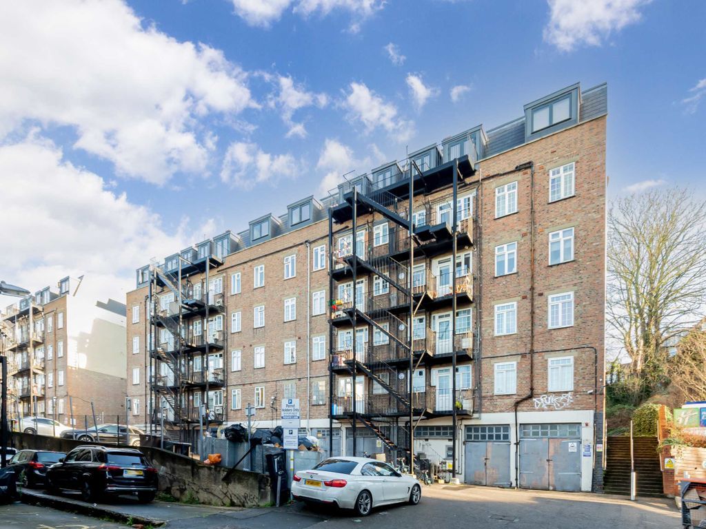 4 bed flat to rent in Finchley Road, London NW3 Zoopla