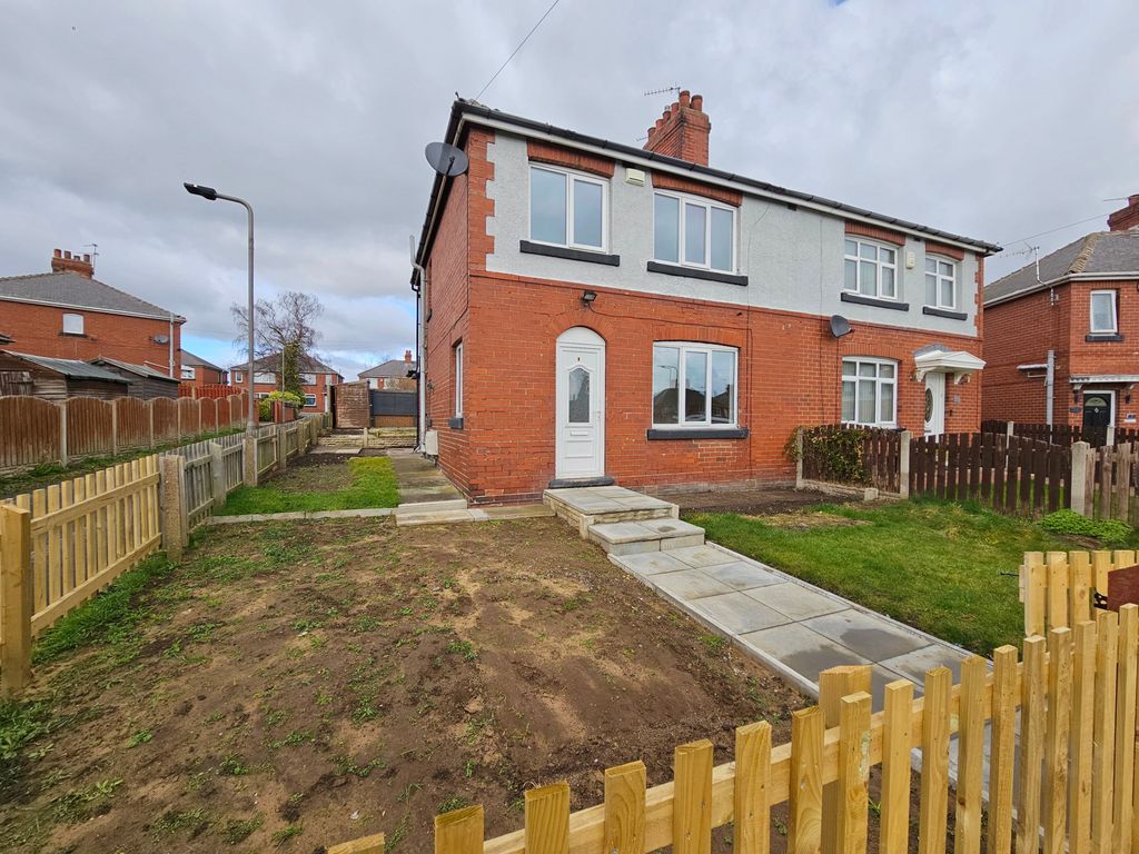 3 bed semidetached house for sale in Belmont, Cudworth, Barnsley S72