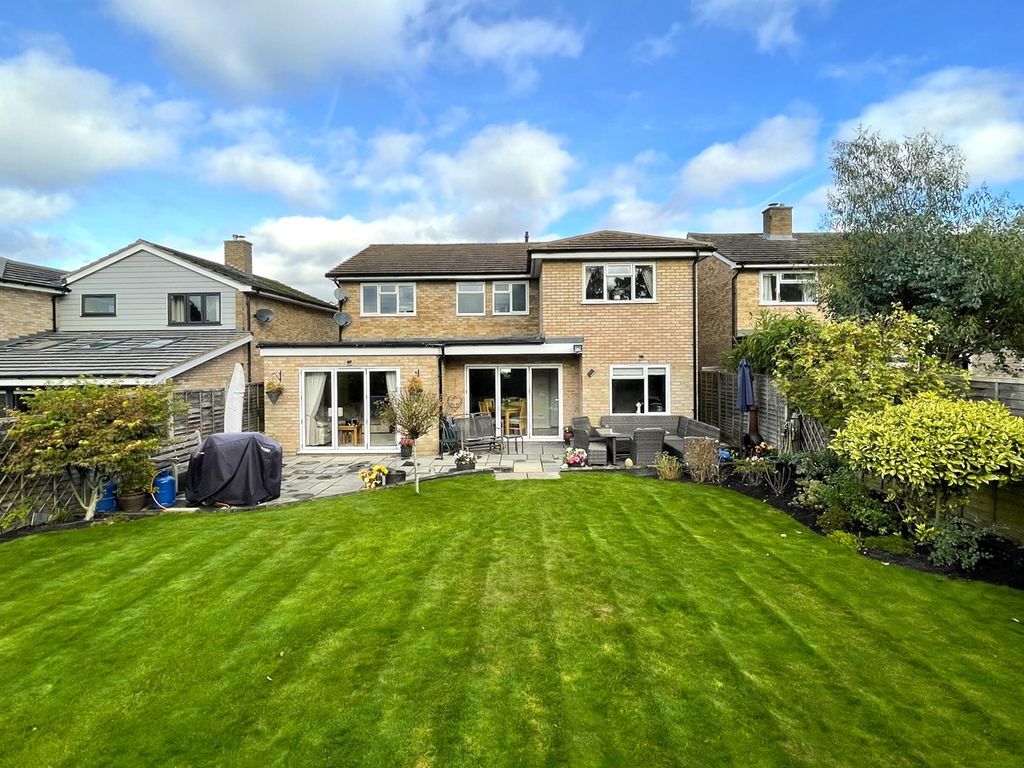 5 bed detached house for sale in Herrick Close, Frimley GU16, £750,000