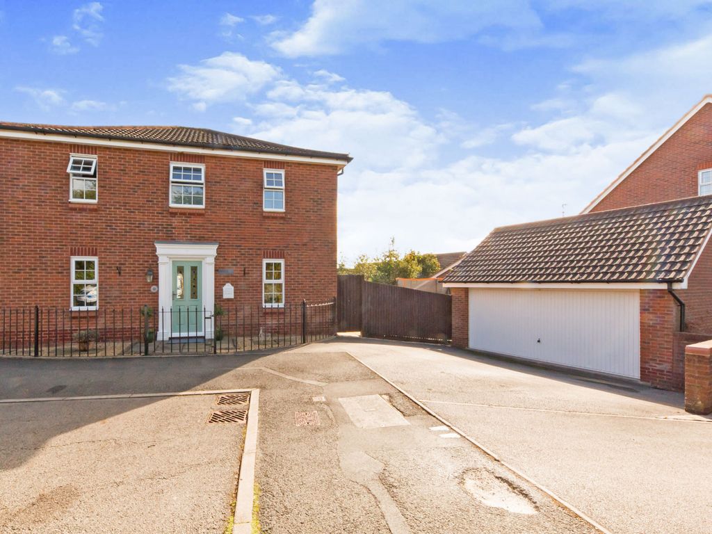 4 bed detached house for sale in Redwing Grove, Packmoor, StokeOn