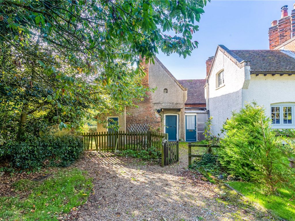 3 bed semidetached house for sale in Woodside Green, Wild Hill