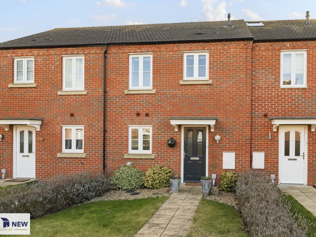 3 bed terraced house for sale in Primrose Fields, Bedford, Bedfordshire
