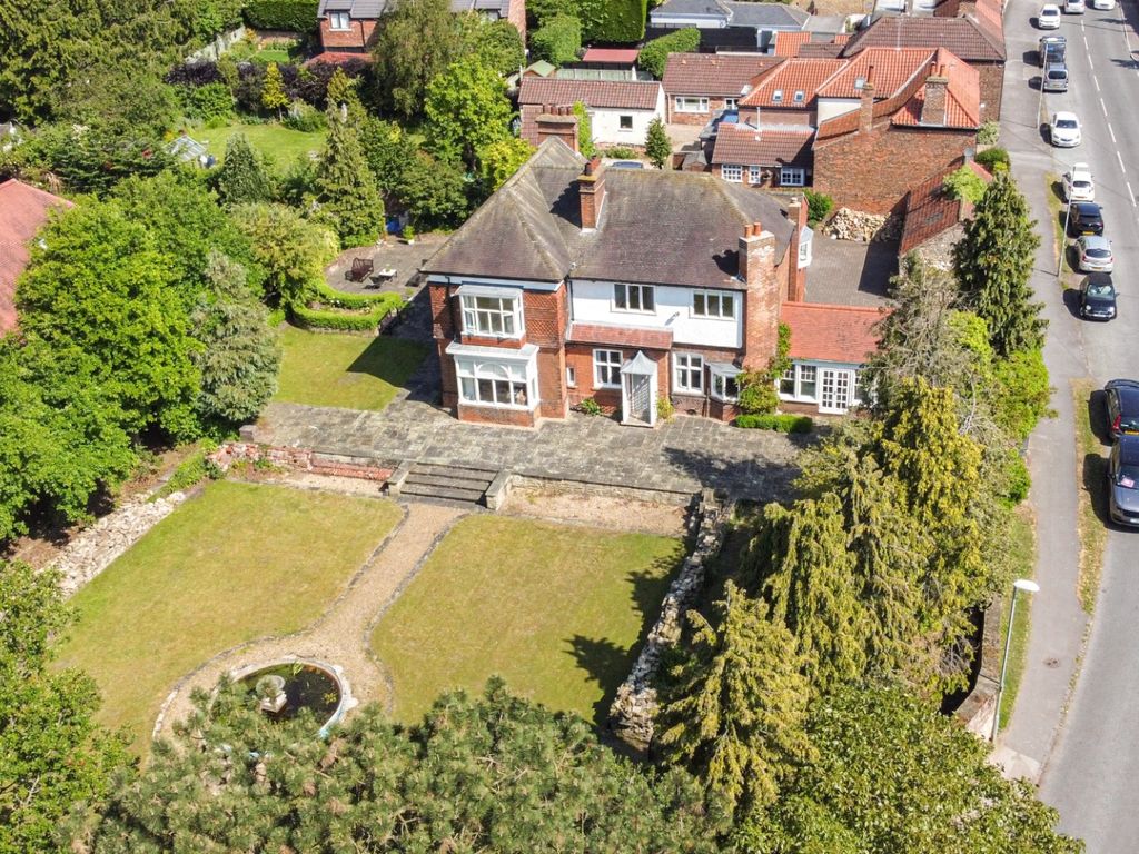 6 bed detached house for sale in Main Street, Elloughton, Brough HU15