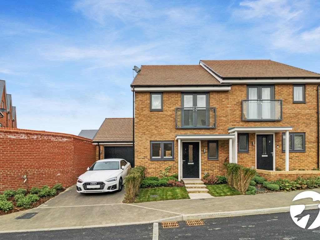 2 bed semidetached house to rent in Paris Drive, Northfleet, Gravesend