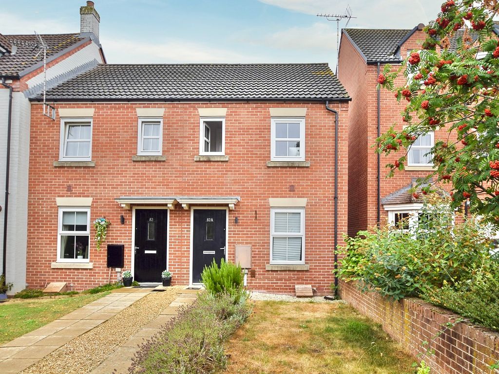 2 bed end terrace house for sale in Thatcham Avenue, Kingsway