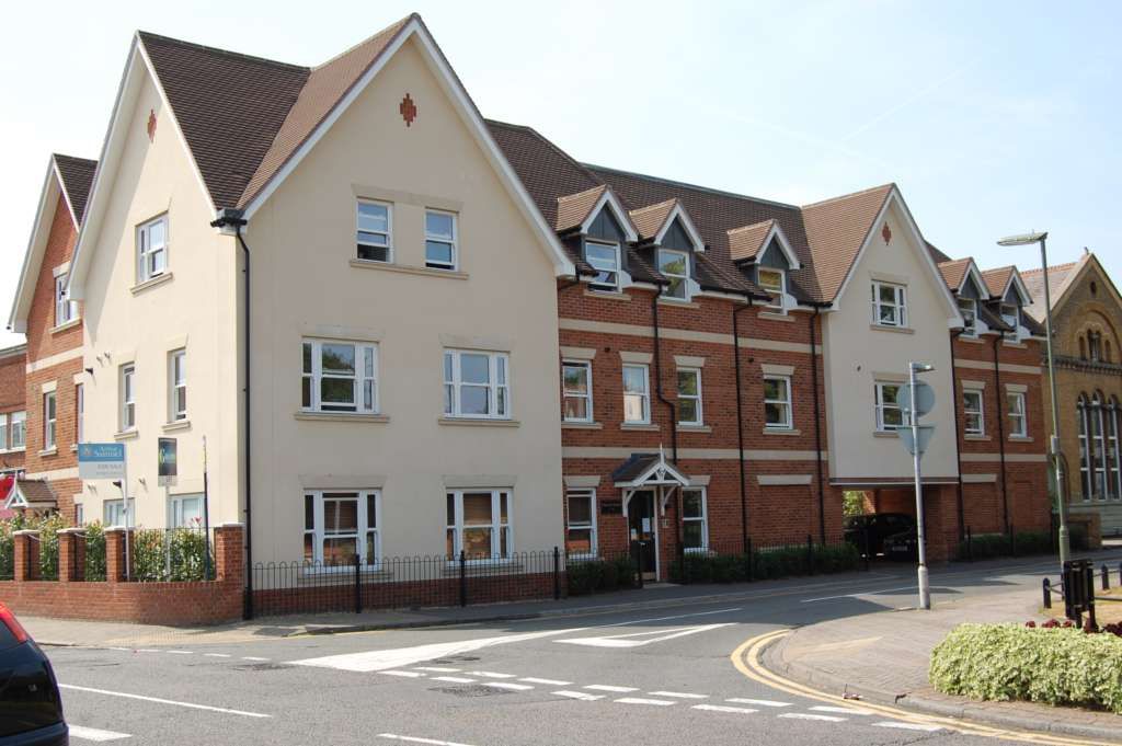 1 bed flat to rent in Crouch Oak Lane, Addlestone KT15, £1,145 pcm Zoopla