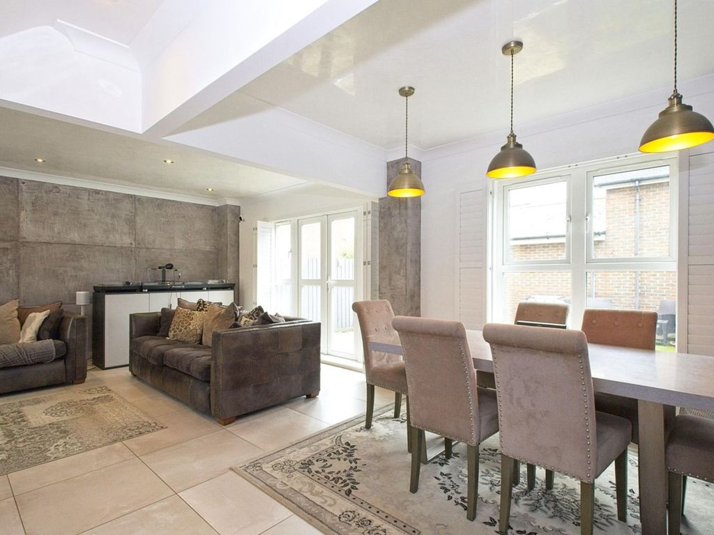 4 bed end terrace house for sale in Ingress Park Avenue, Greenhithe DA9