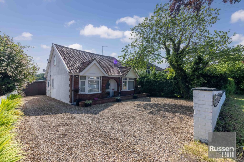 3 bed detached bungalow for sale in Norwich Road, New Costessey