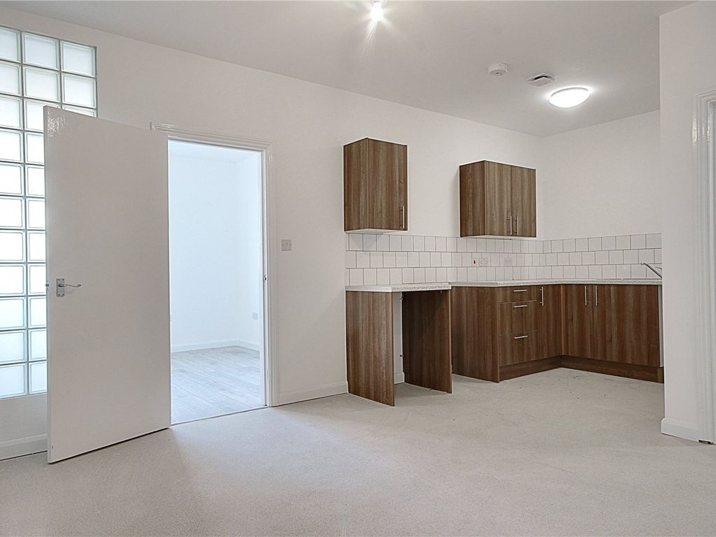 1 bed flat to rent in Crown Road, Enfield EN1 Zoopla