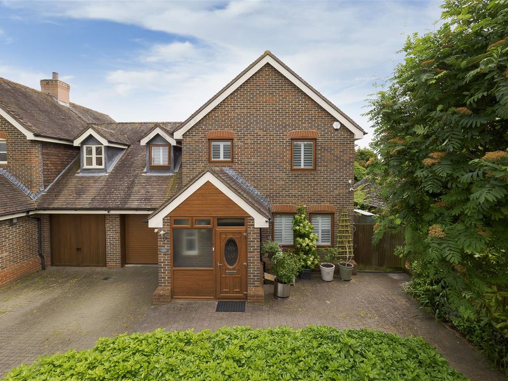 4 bed semidetached house for sale in Mummery Court, Painters Forstal