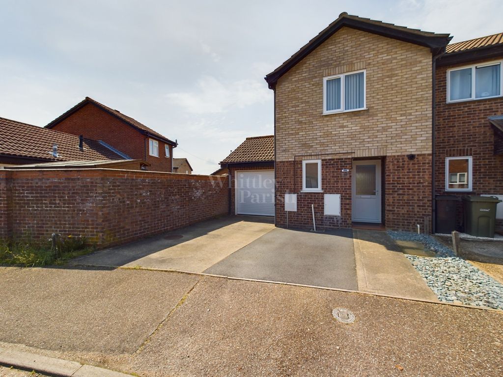 2 bed end terrace house for sale in Egremont Road, Roydon, Diss IP22