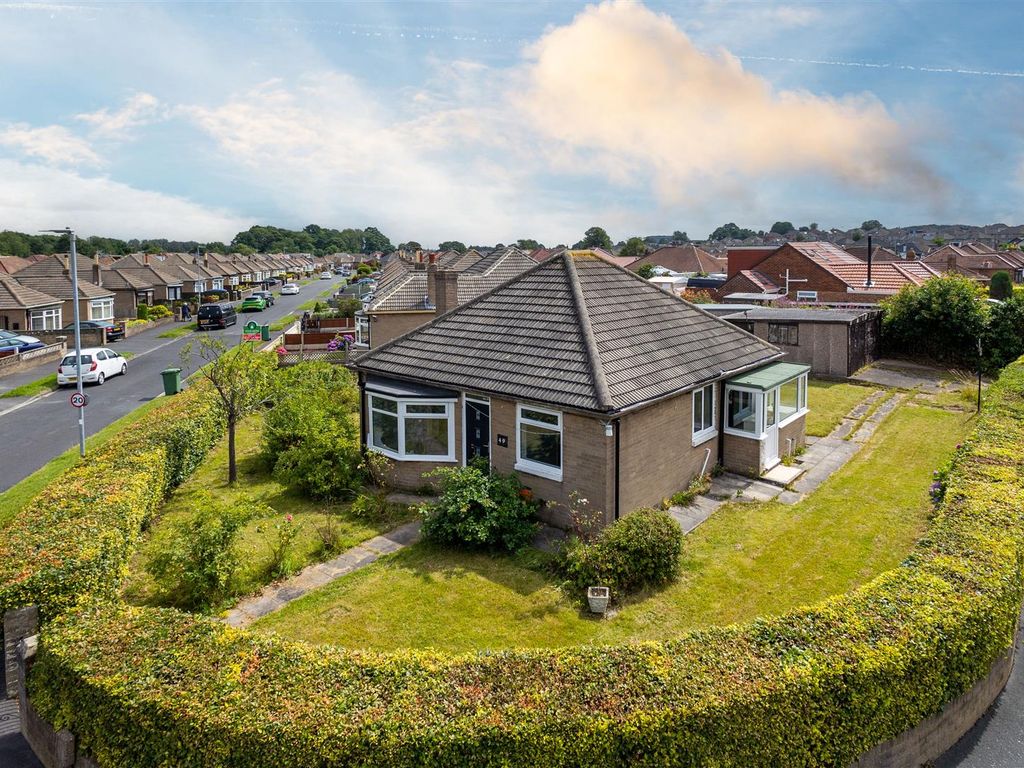 2 bed detached bungalow for sale in Kennerleigh Crescent, Leeds LS15, £