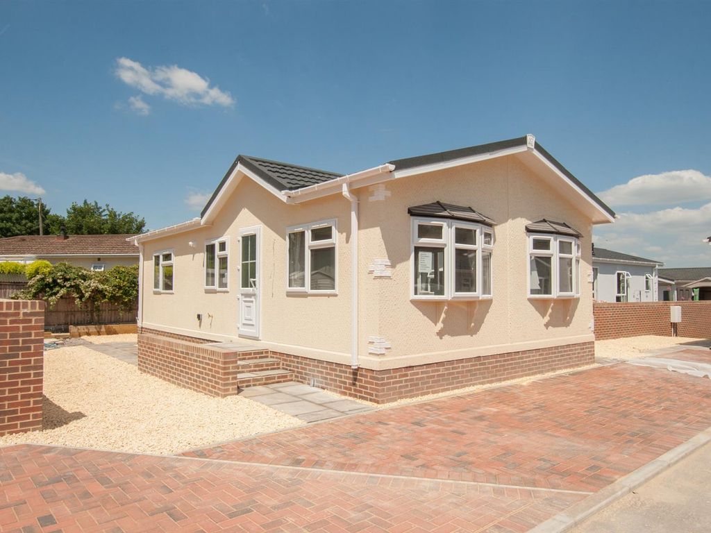 New home, 2 bed mobile/park home for sale in Greenfield Estate, Lyneham