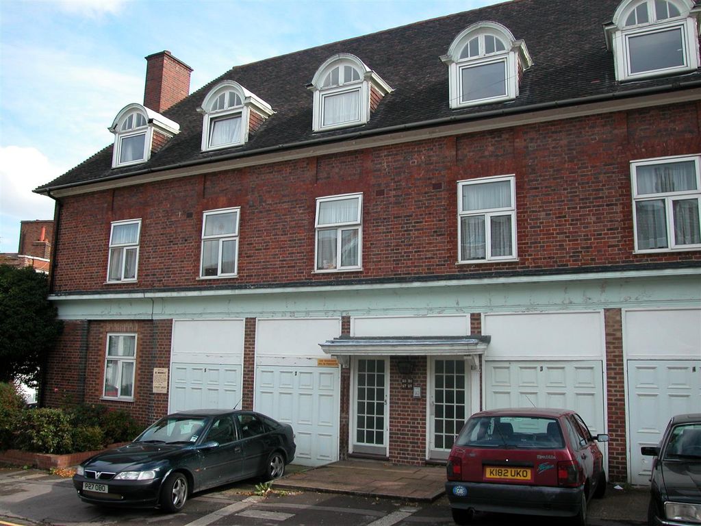 3 bed flat to rent in Lodge Road, Hendon, London NW4 Zoopla