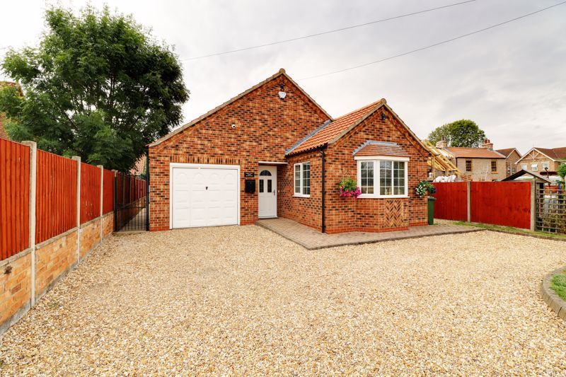 3 bed detached bungalow for sale in Carrhouse Road, Belton, Doncaster