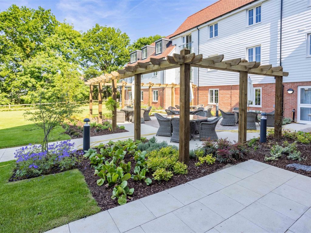 New home, 2 bed flat for sale in Highgate Hill, Hawkhurst, Cranbrook TN18, £459,900 Zoopla