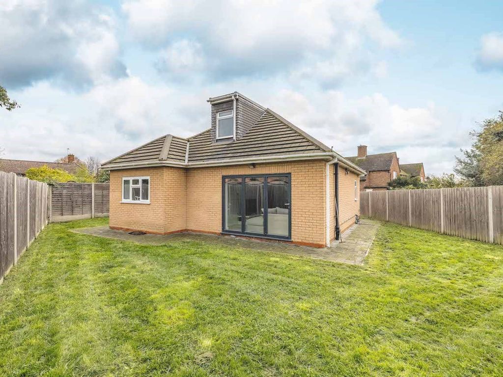 3 bed detached house for sale in Colne Orchard, Iver SL0, £470,000 Zoopla