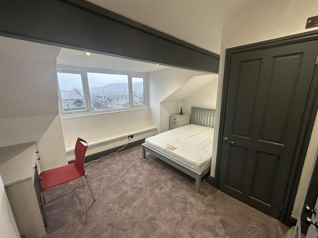 1 bed flat to rent in Bradford Road, Shipley, Shipley BD18, £599 pcm