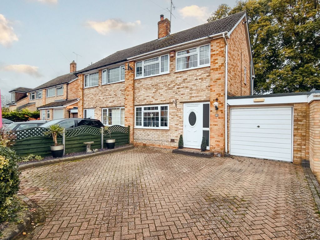 3 bed semidetached house for sale in Whitmore Close, Owlsmoor