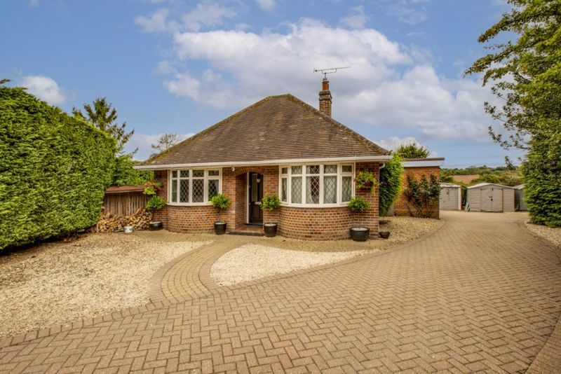 3 bed detached bungalow for sale in Road, Studley Green, High