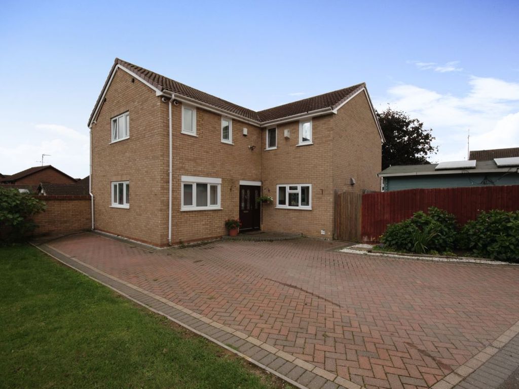 5 bed detached house for sale in 11 Bramble End, Northampton