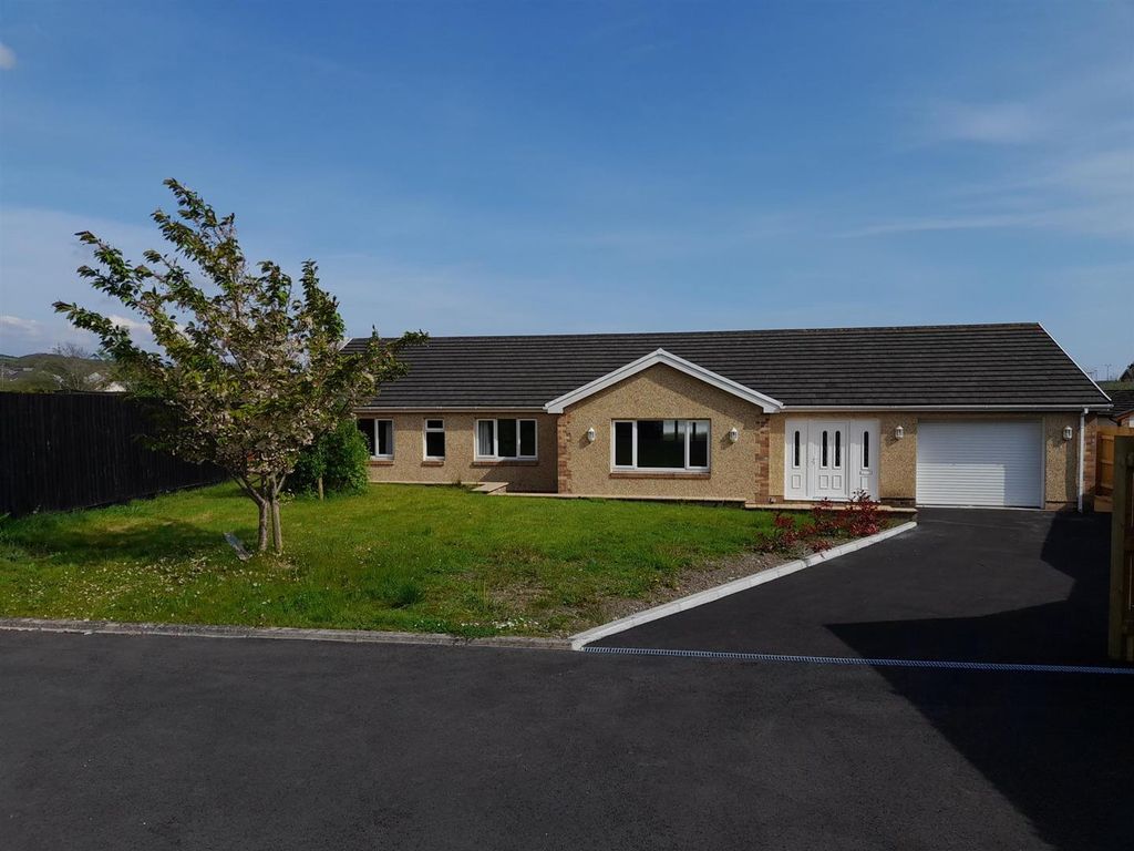 3 bed detached bungalow for sale in Gwscwm Road, Burry Port SA16 Zoopla