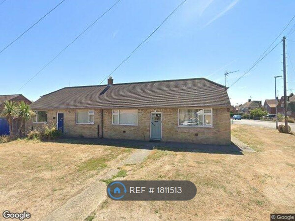 2 bed bungalow to rent in Harrington Street, Bourne PE10, £895 pcm Zoopla