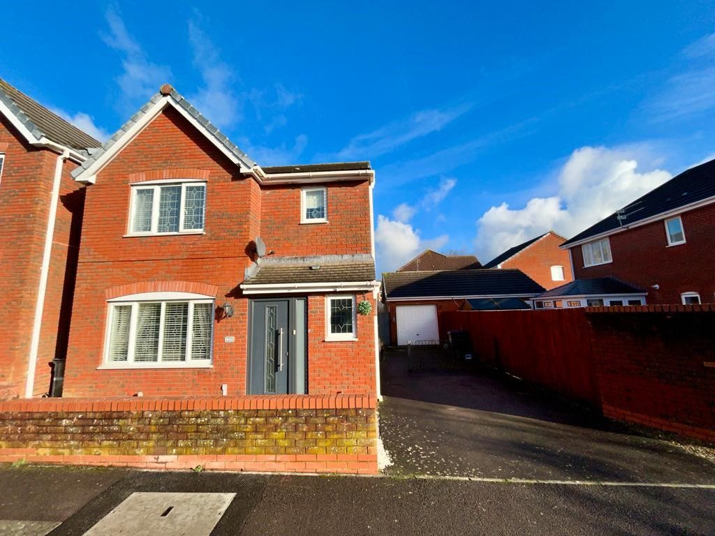 3 bed detached house for sale in College Green, Yeovil BA21, £380,000