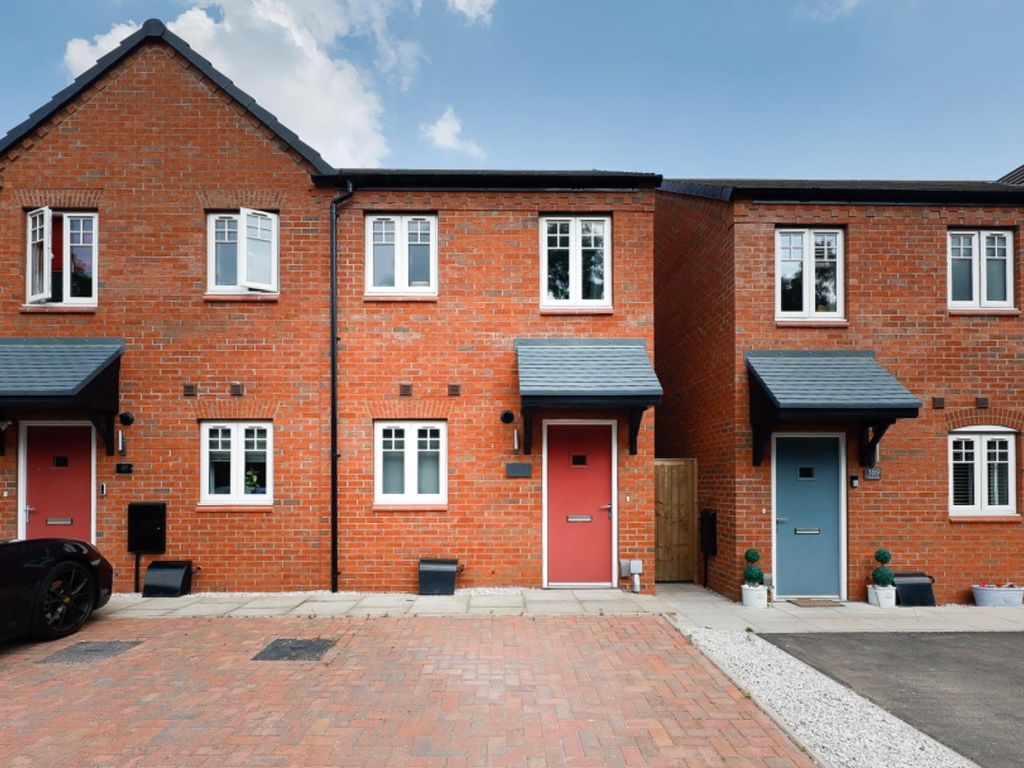 2 bed end terrace house for sale in Meadow Way, Tamworth B79, £220,000