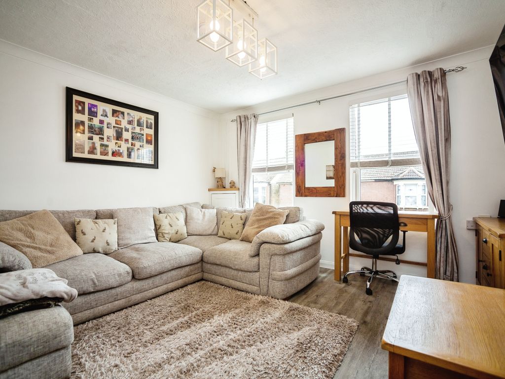 2 bed for sale in Malling Road, Snodland, Kent ME6, £190,000