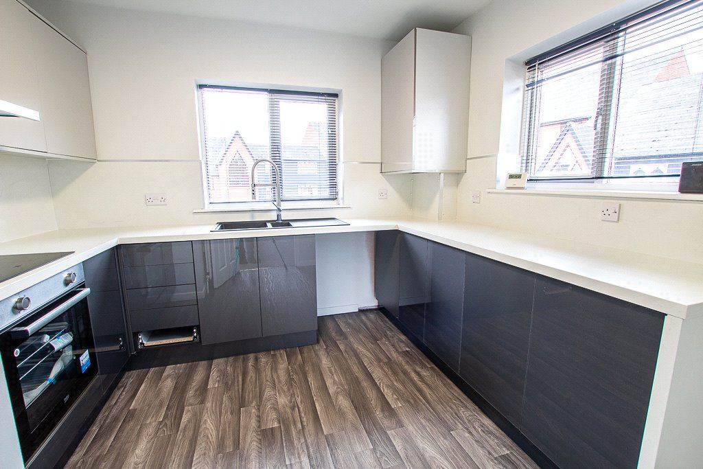 2 bed flat to rent in Grosvenor Crescent, Grimsby, North East Lincs