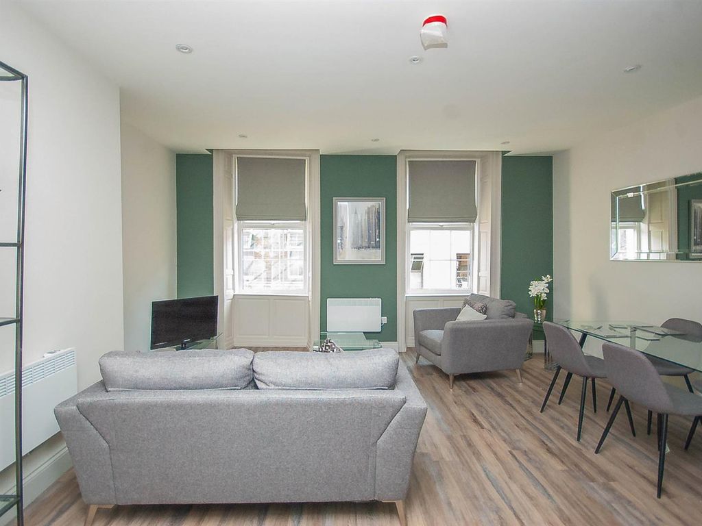 2 bed flat to rent in King Street, Wakefield WF1, £695 pcm Zoopla