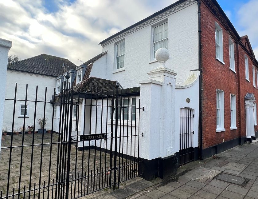 2 bed flat to rent in Westgate, Chichester PO19, £1,395 pcm Zoopla