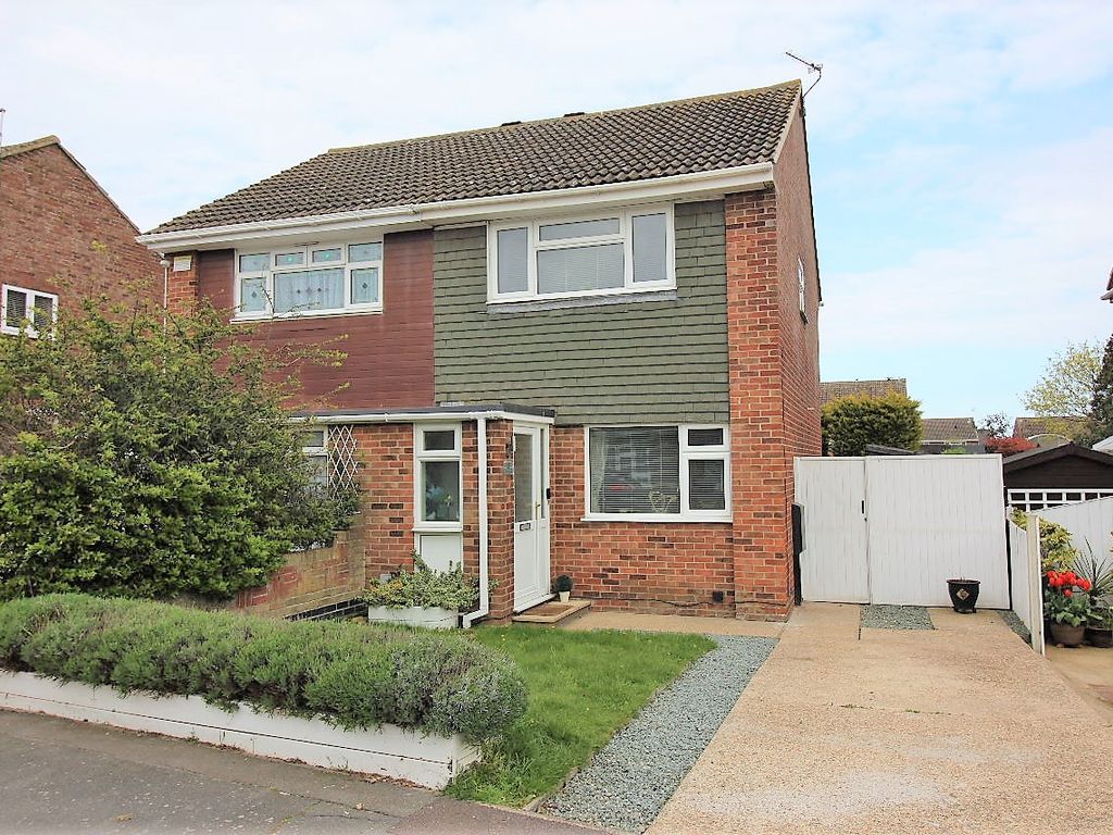 2 bed semidetached house for sale in Chingford Avenue, Great Clacton