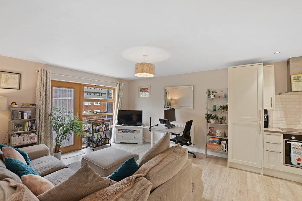 1 bed flat to rent in St. Anns, Barking IG11, £1,550 pcm Zoopla