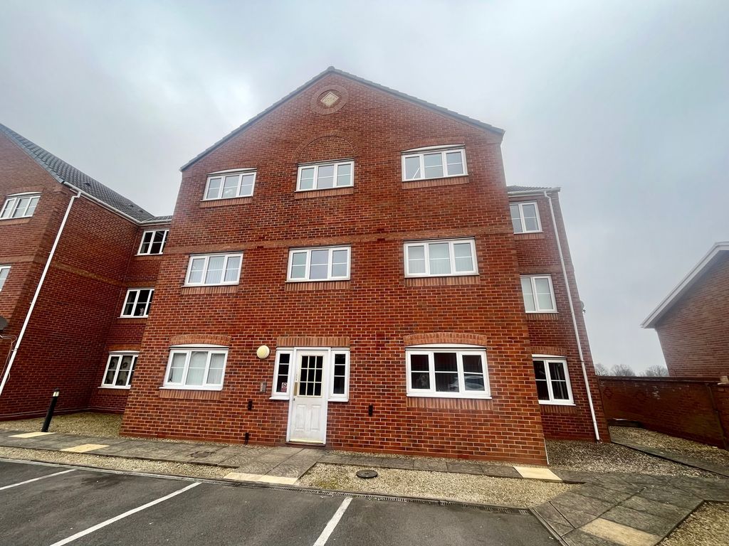 2 bed flat to rent in Blenheim Drive, Darlaston, Wednesbury WS10, £850