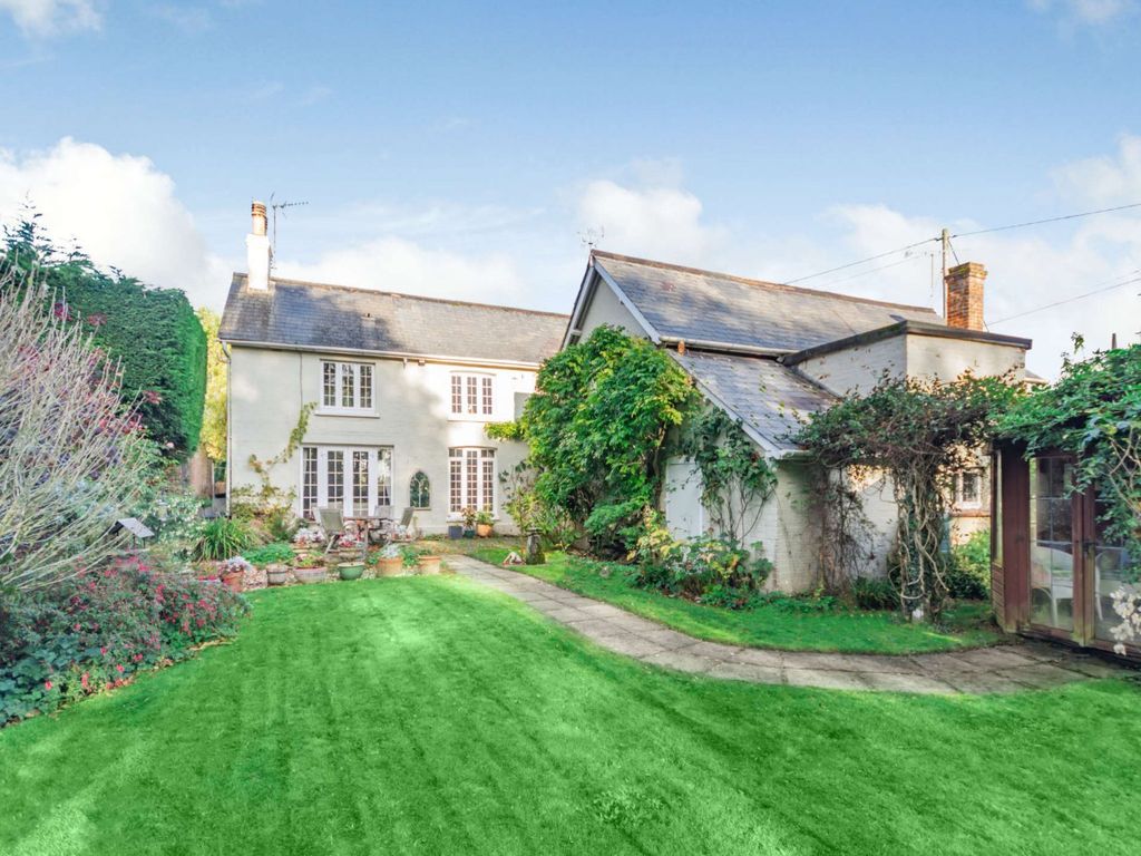 5 bed detached house for sale in Shefford Woodlands, Hungerford