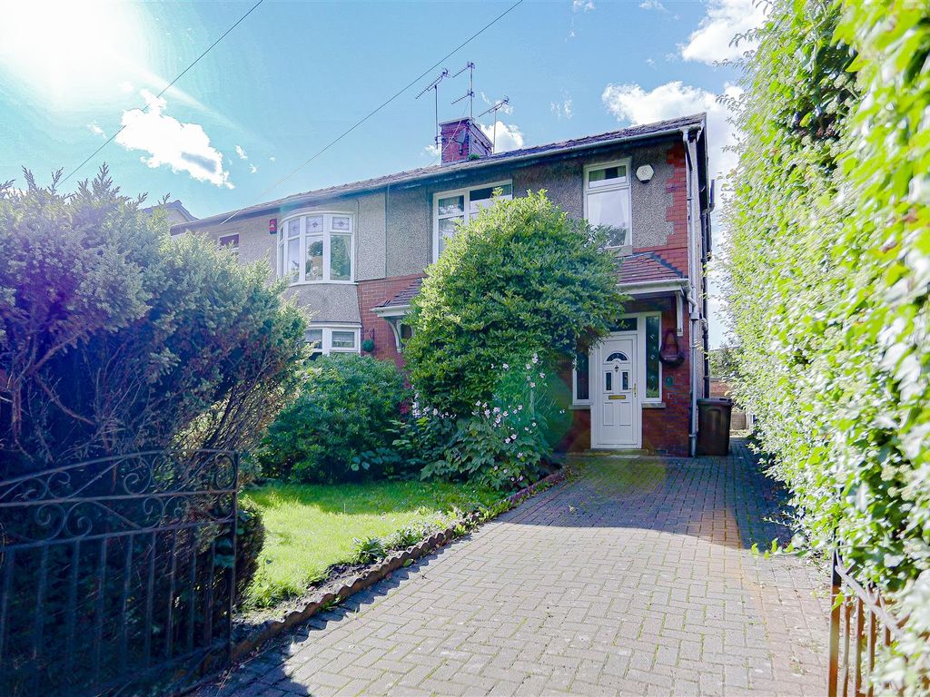 3 bed property for sale in Whalley Road, Clayton Le Moors, Accrington